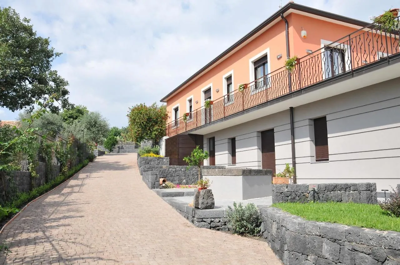 La Casa Dell'Alloro Zafferana Etnea 0*,